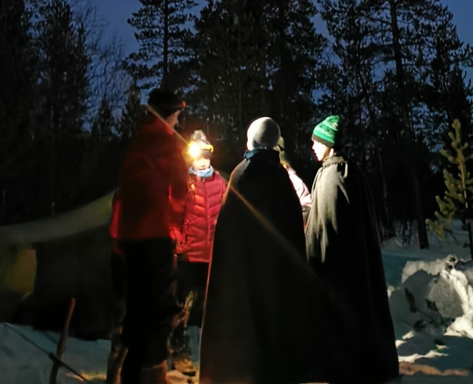 Speidere med hodelykt